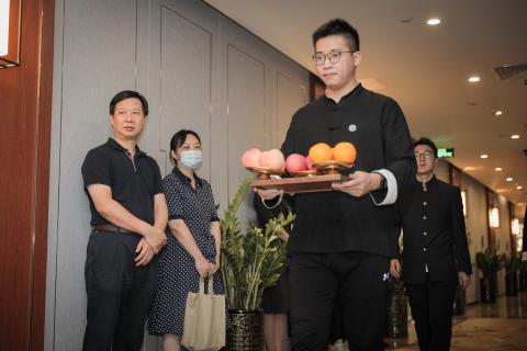 罗湖区委统战部副部长、工商联党组书记叶志伟一行到征途国际调研