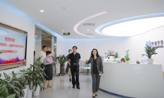 罗湖区委统战部副部长、工商联党组书记叶志伟一行到征途国际调研