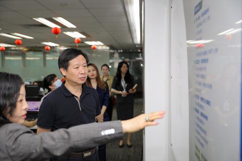 罗湖区委统战部副部长、工商联党组书记叶志伟一行到征途国际调研